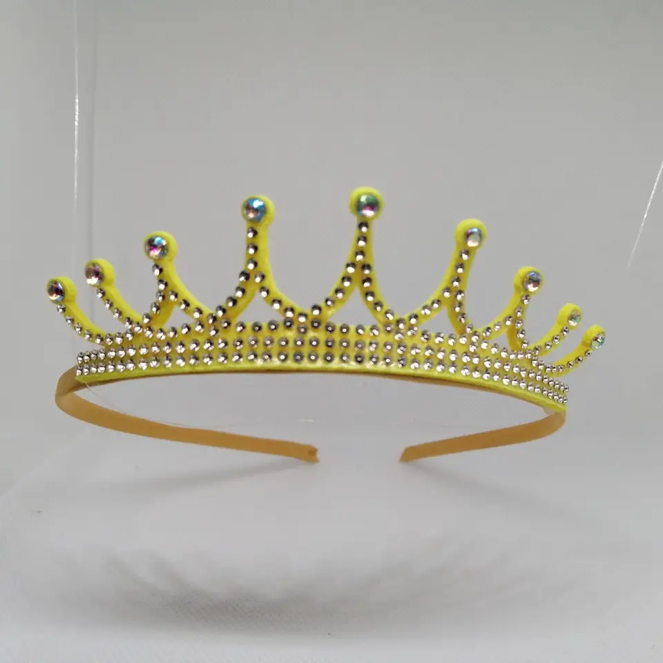 Tiara blanda de fieltro y strass