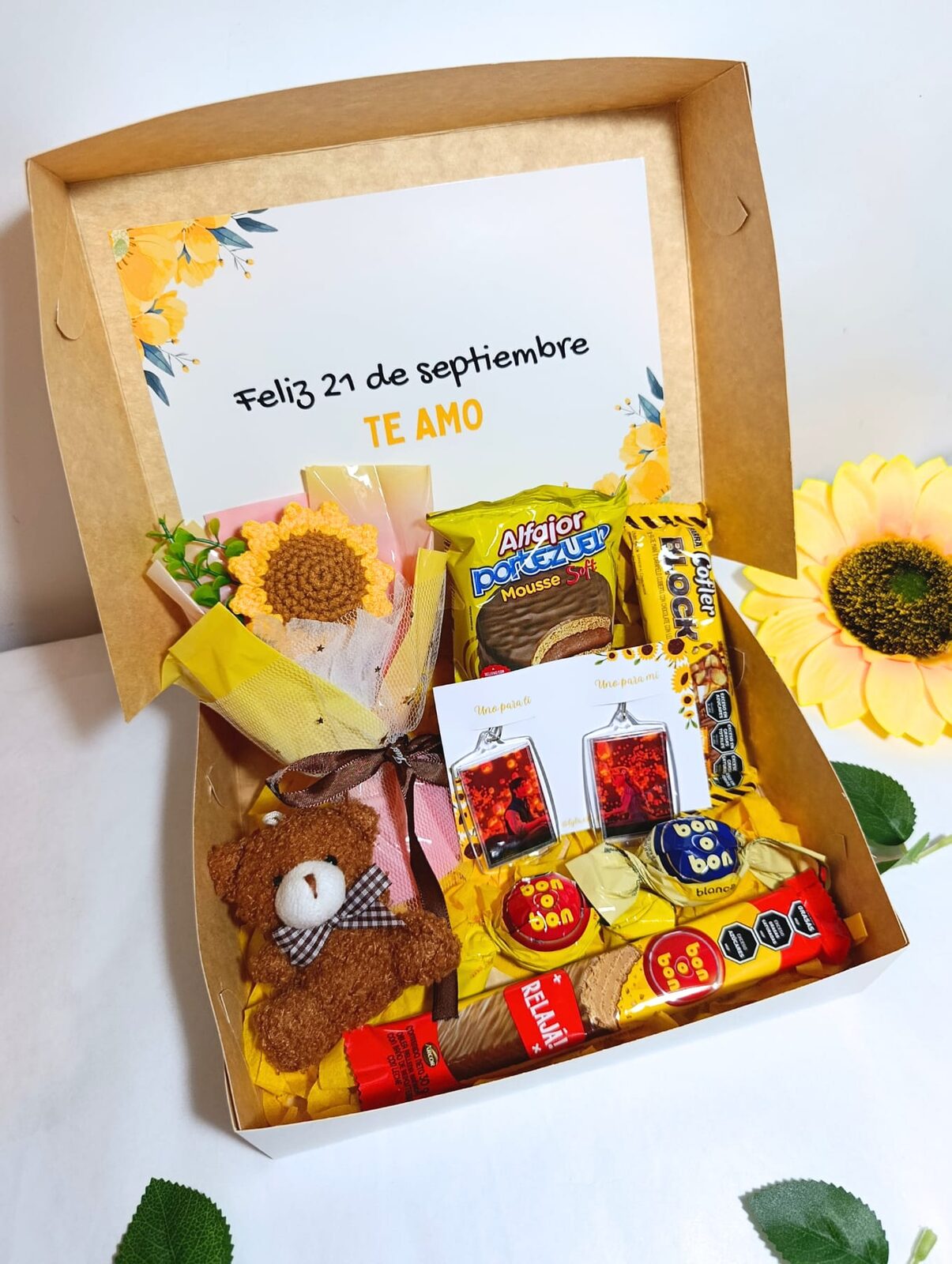 Box love flores amarillas