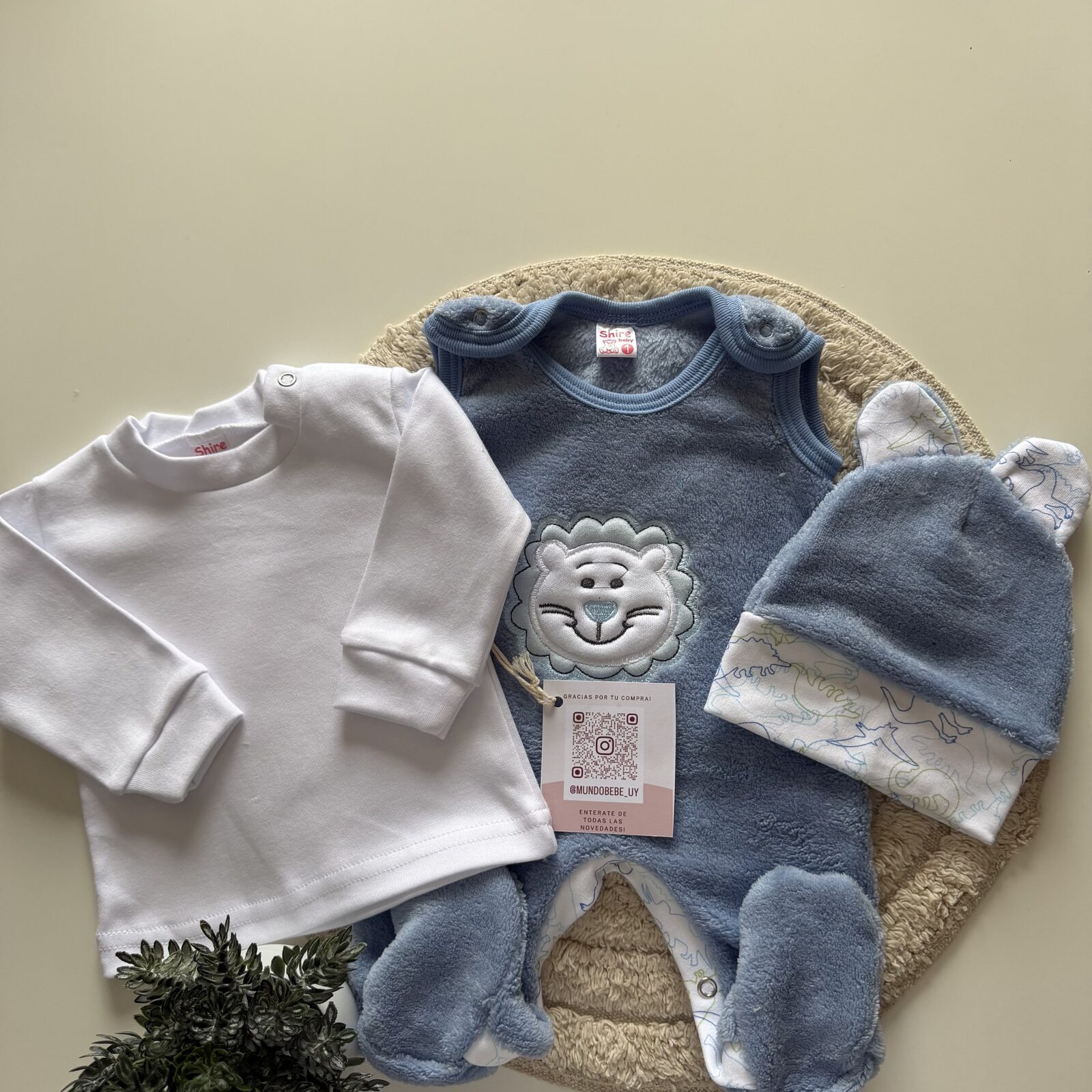 Enterito y gorrita de plush + bata de algodón