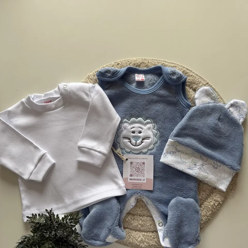 Enterito y gorrita de plush + bata de algodón