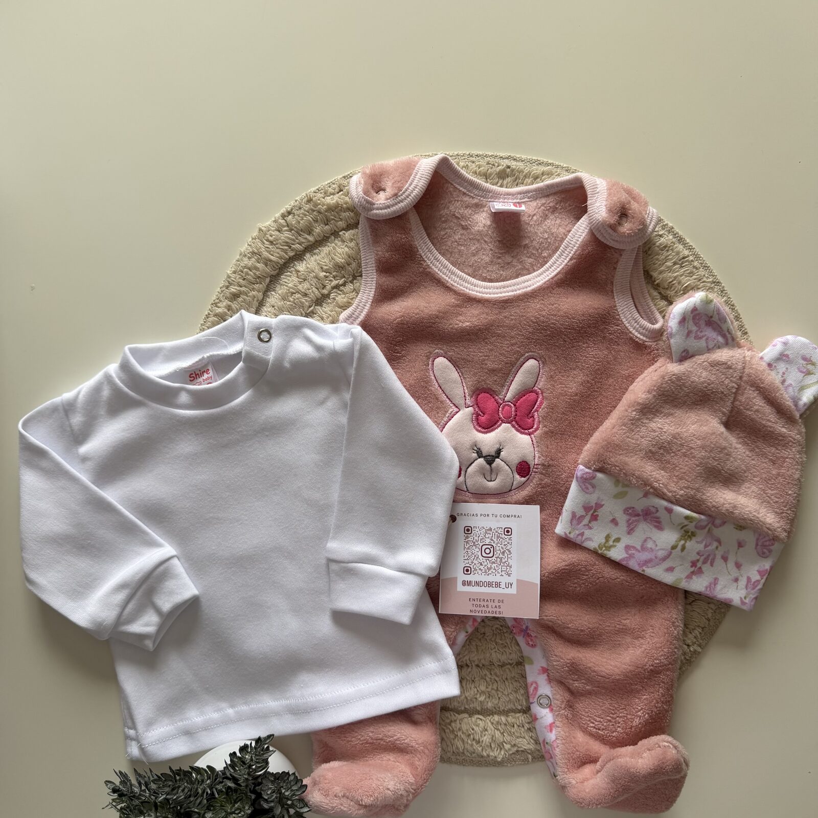 Enterito y gorrita de plush + bata de algodón