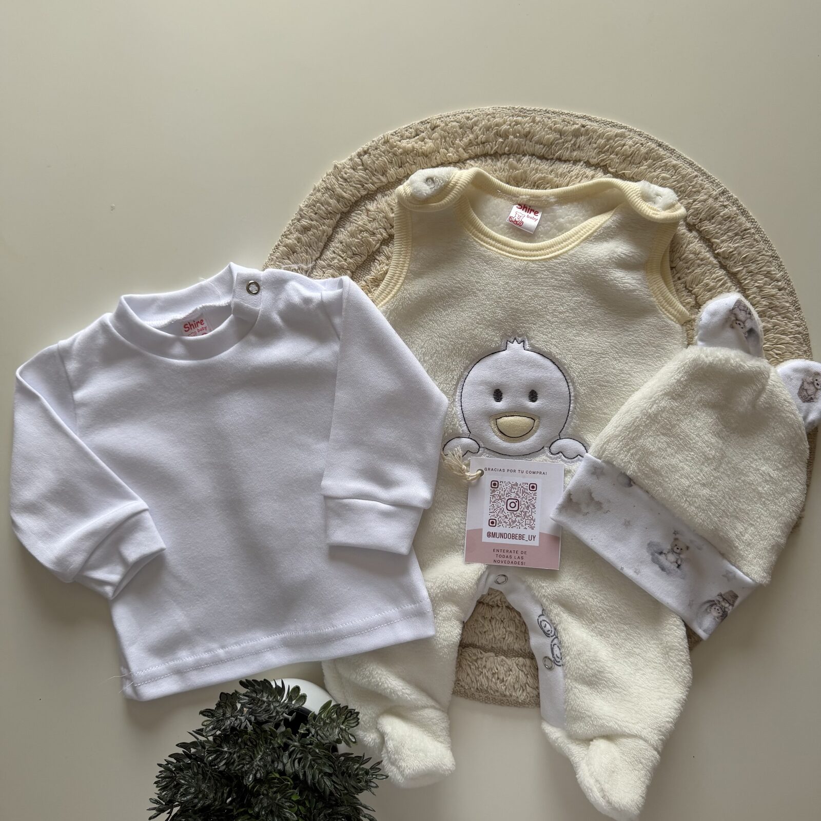 Enterito y gorrita de plush + bata de algodón