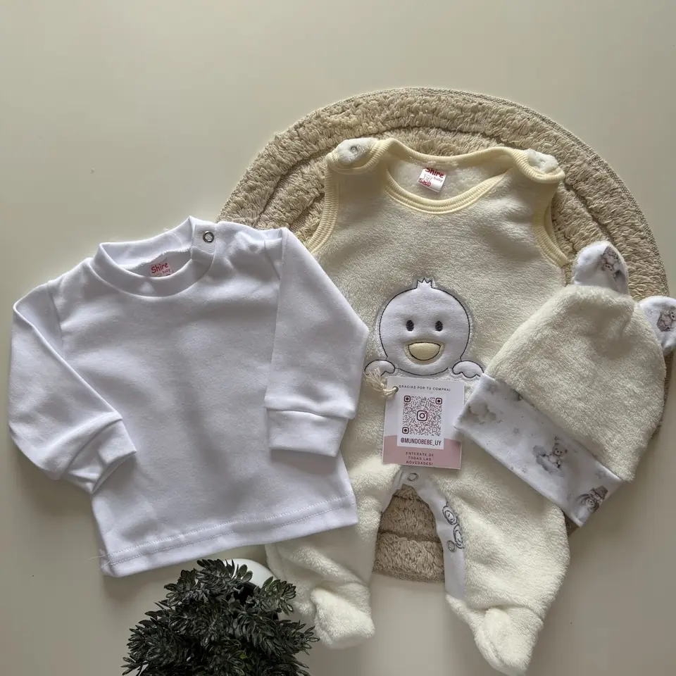 Enterito y gorrita de plush + bata de algodón