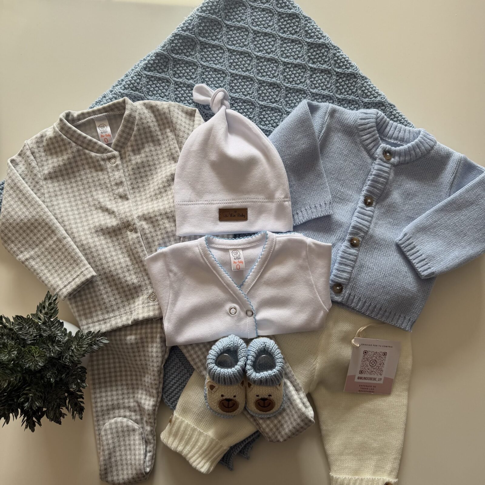 Conjunto de plush + bata y gorrita de algodón  + conjunto de hilo algodón