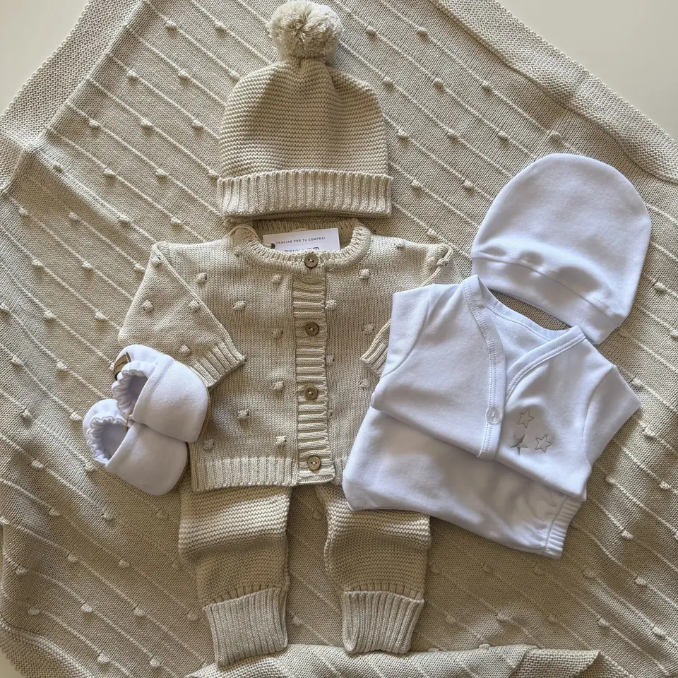 Conjunto unisex hilo de algodón más bata , gorrita y pelele de algodón