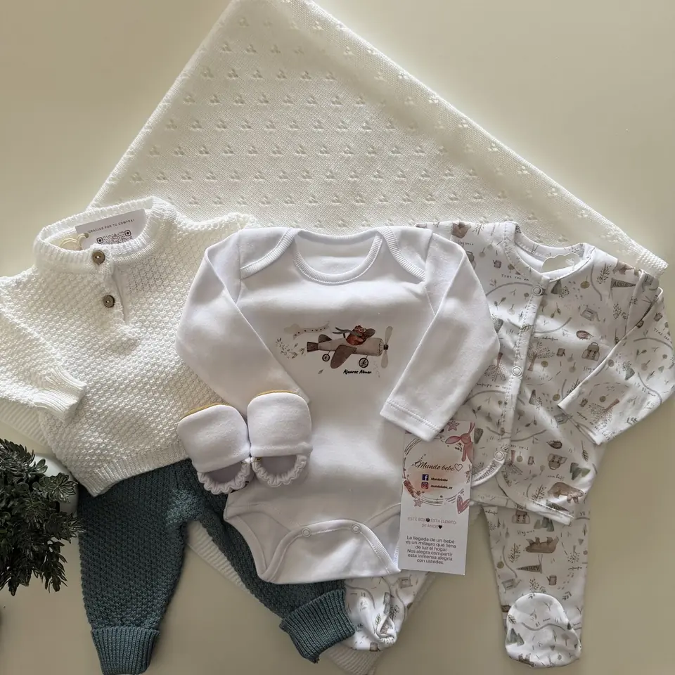 Buzo y pantalón de hilo algodón + body , bata y pelele de algodón