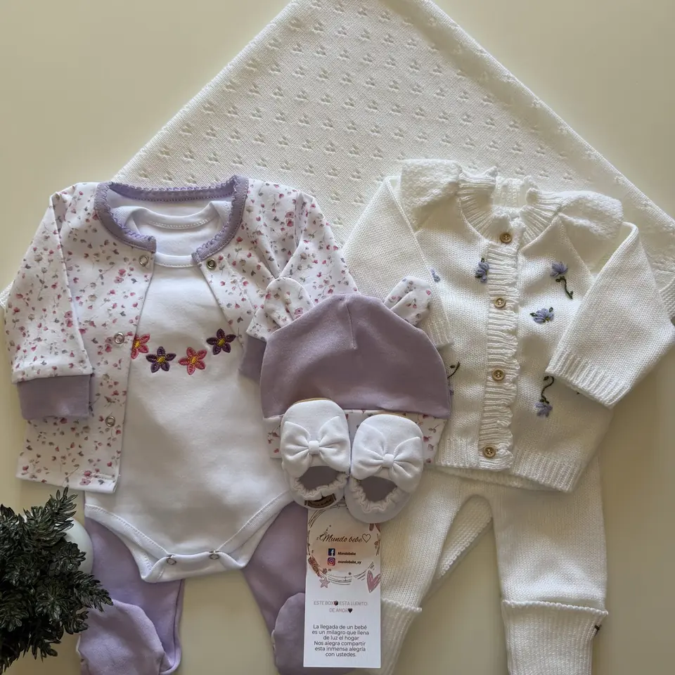 Saquito , pantalón , body y gorrita de algodón + saco y pantalón de dralon