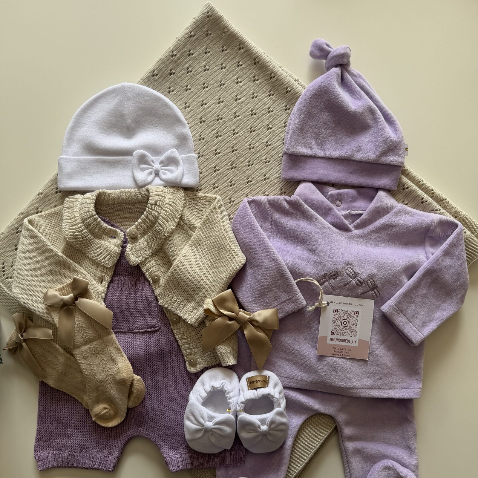 Saco y enterito corto de hilo algodón + buzo , pantalón y gorrita de plush