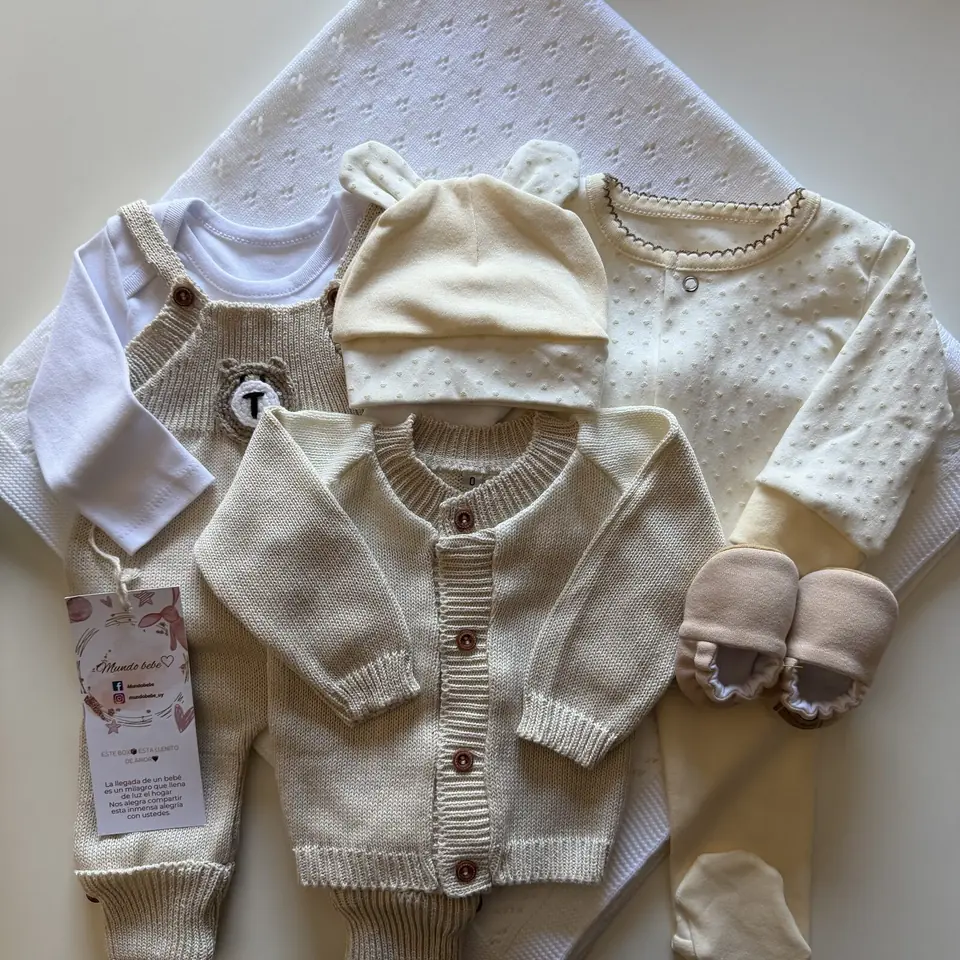 Camperita , gorrita , body y pantalón de algodón +saco y enterito de hilo algodón