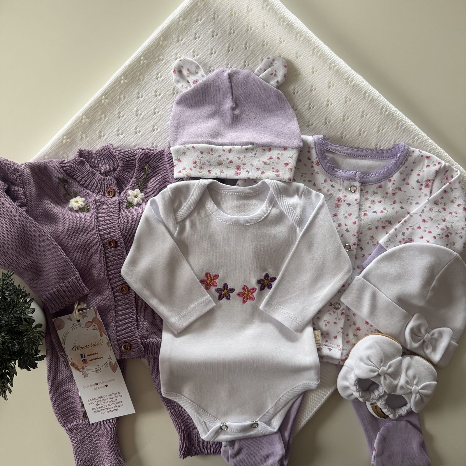 Conjunto de hilo algodón + 4 Prendas de algodón
