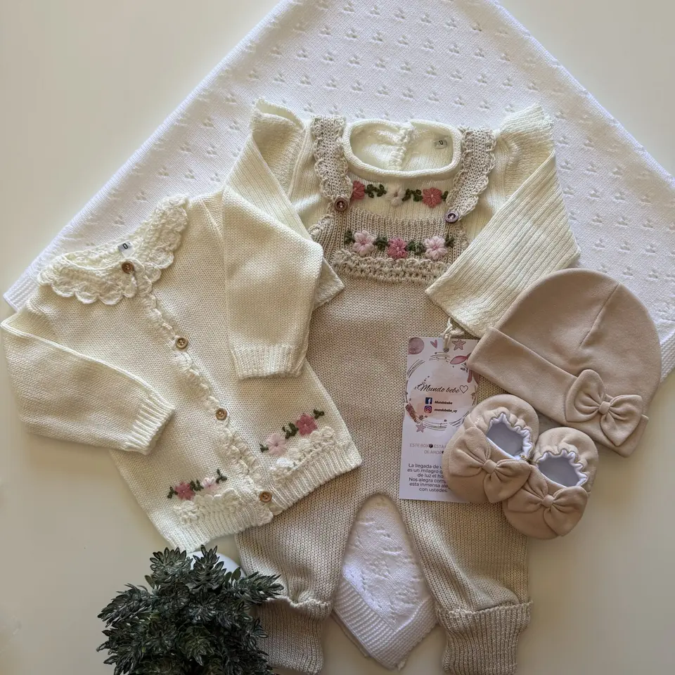 Saco , enterito y blusa de hilo algodón
