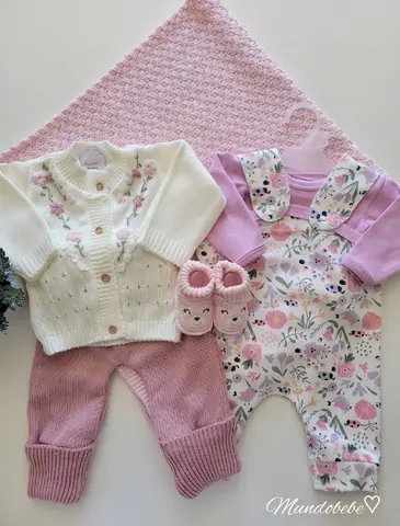 Conjunto tejido hilo de algodón + jardinero y body de algodón