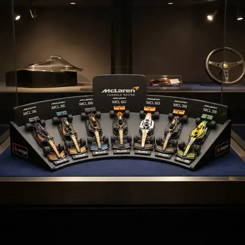 Set x 7 Autos McLaren con Exhibidor Formula 1 Bburago Escala 1:43 Juguete