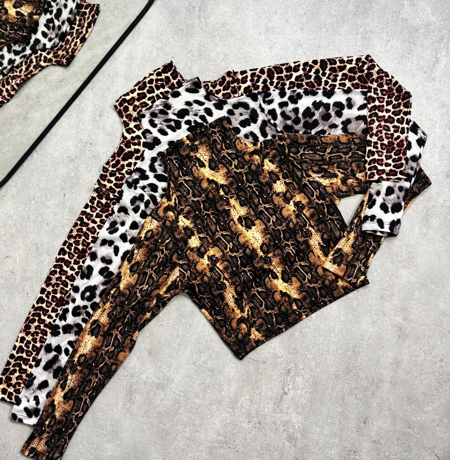 Polera estampada corta