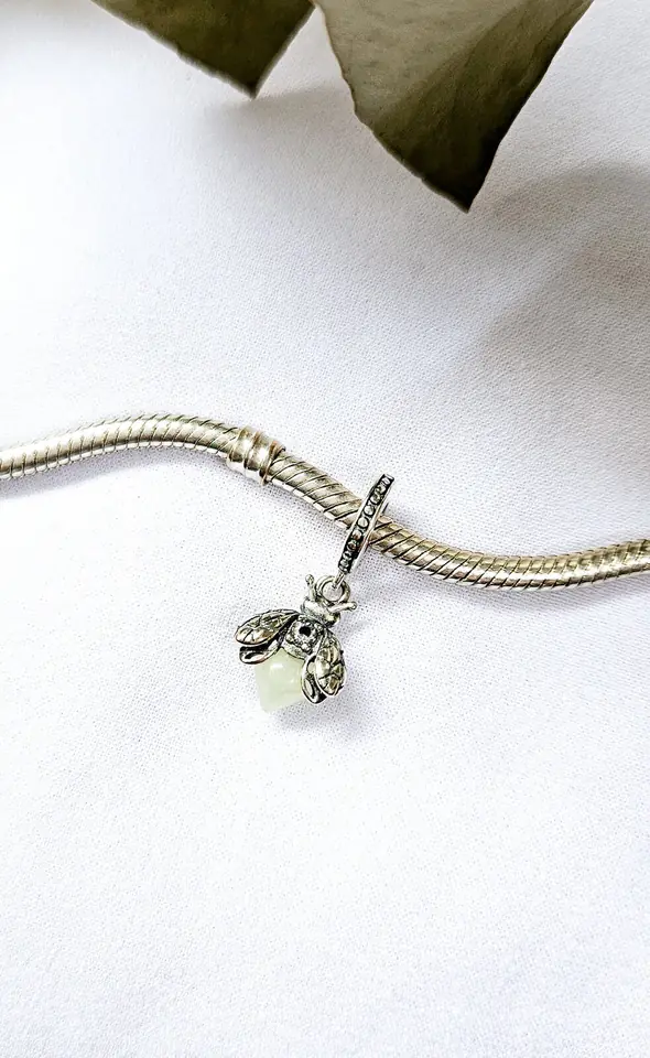 Charm Luciérnaga luminosa
