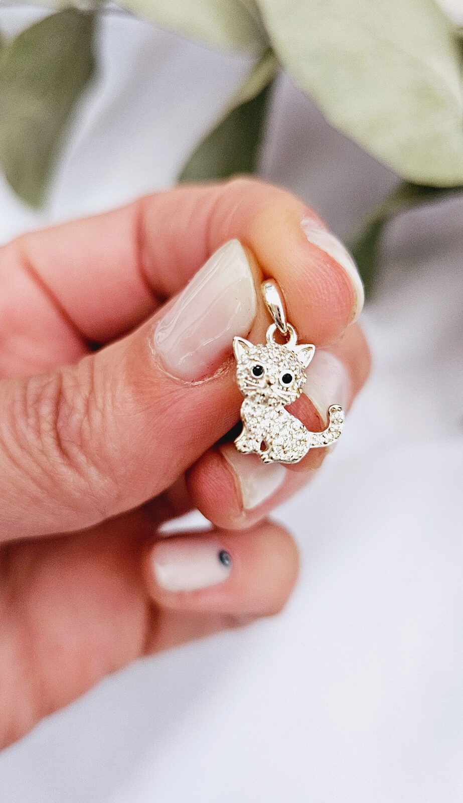 Dije Gatito con circonia.