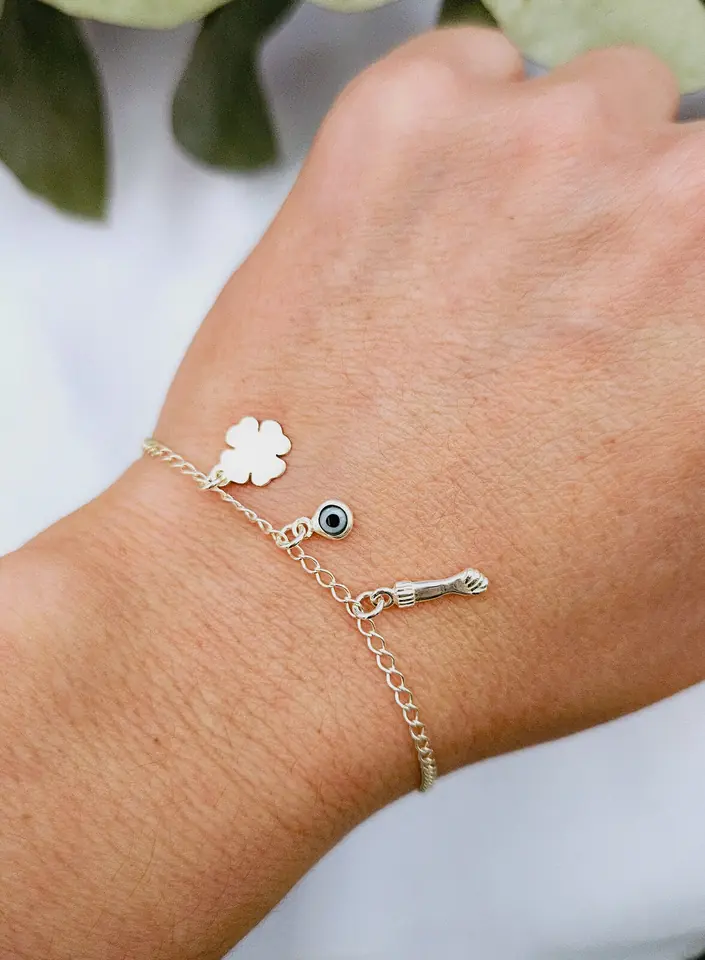 Pulsera protectora 3 dijes