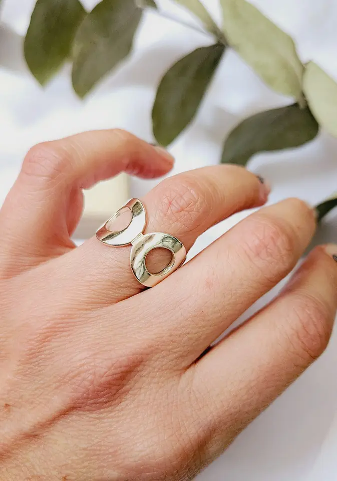 Anillo diseño círculos