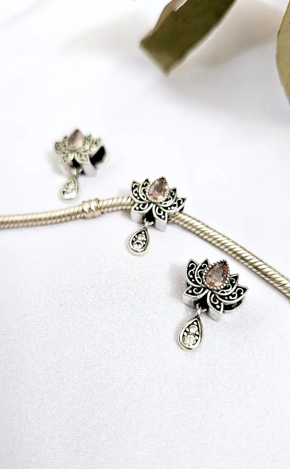 Charm flor de loto
