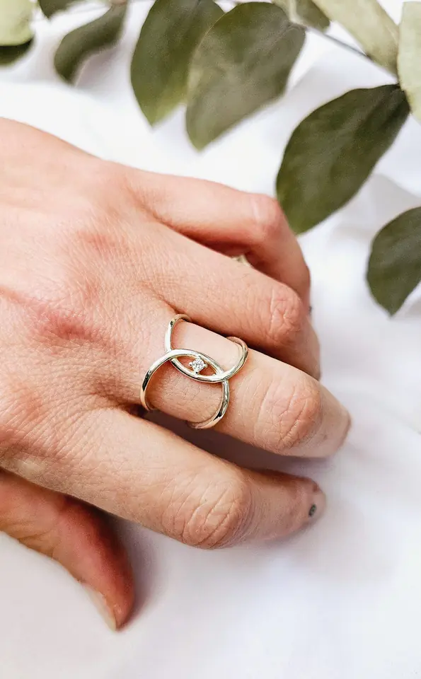 Anillo con circonia T18