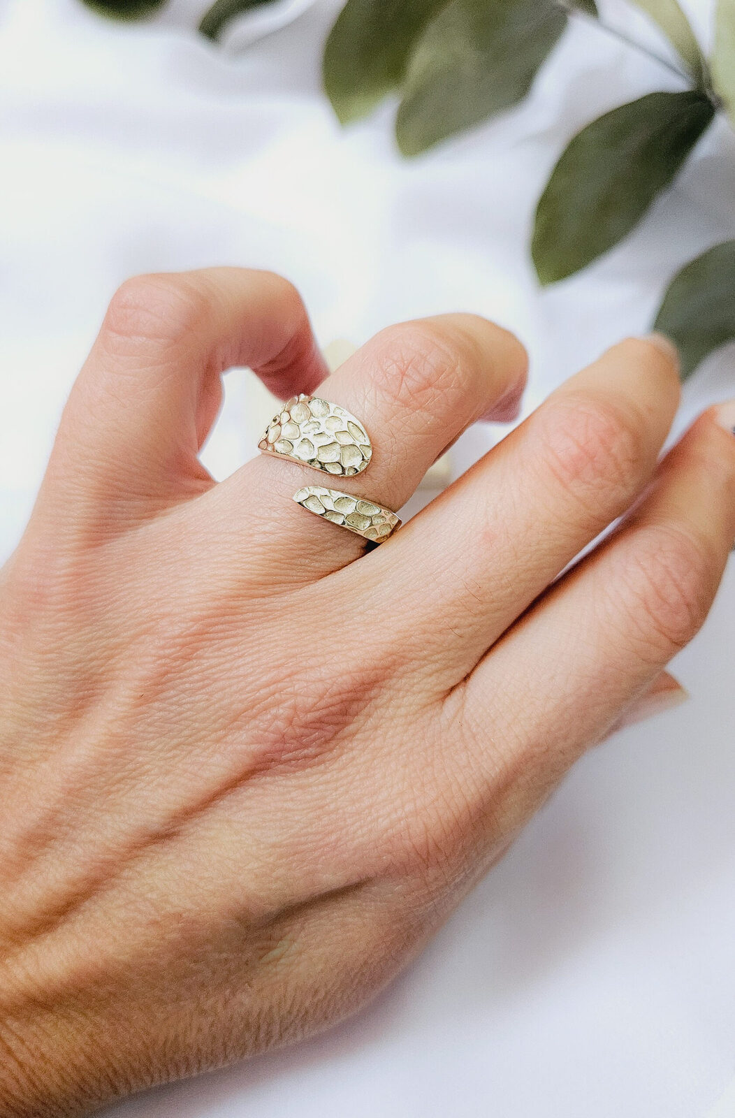 Anillo ajustable diseño martillado