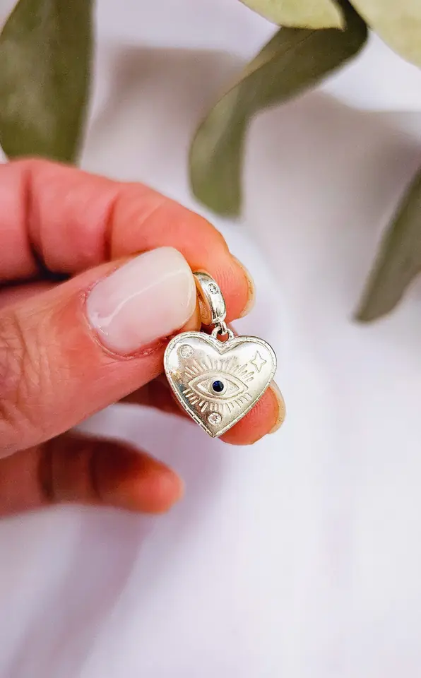 Dije protector corazón con circonias