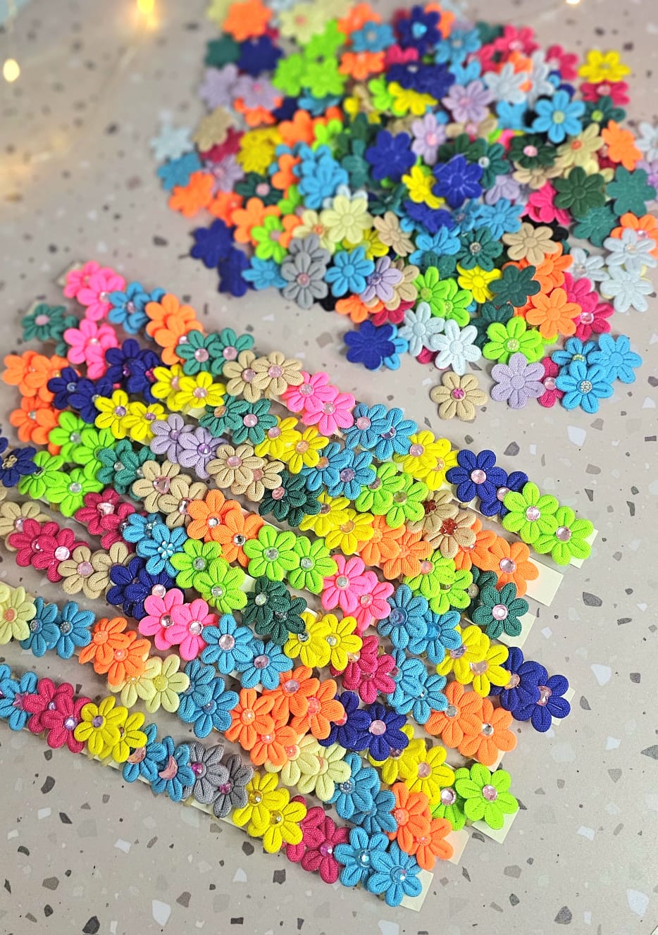 5 pares de Florcitas de Tela con Strass