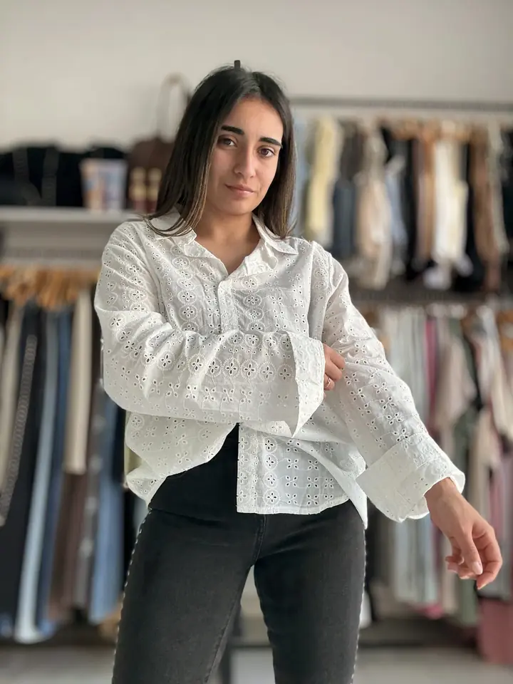 Camisa BORDADA blanca