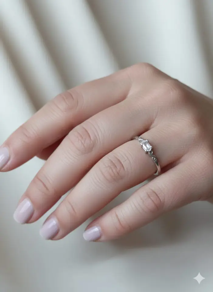 Anillo de plata maciza con strass pequeñlo