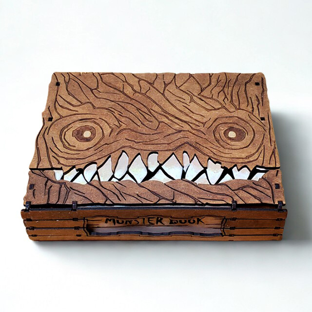 Monster Book – Caja Organizadora & Bandeja de Dados