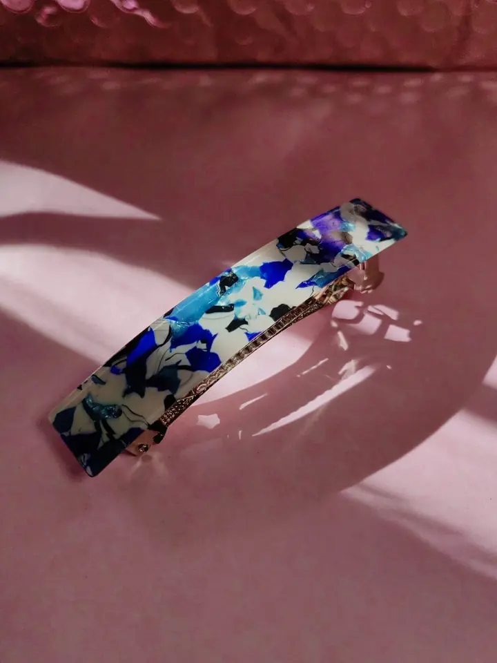 Hebilla Pasador de Cabello Ocean Mosaic — Acetato Efecto Marmolado Azul, Blanco y Negro