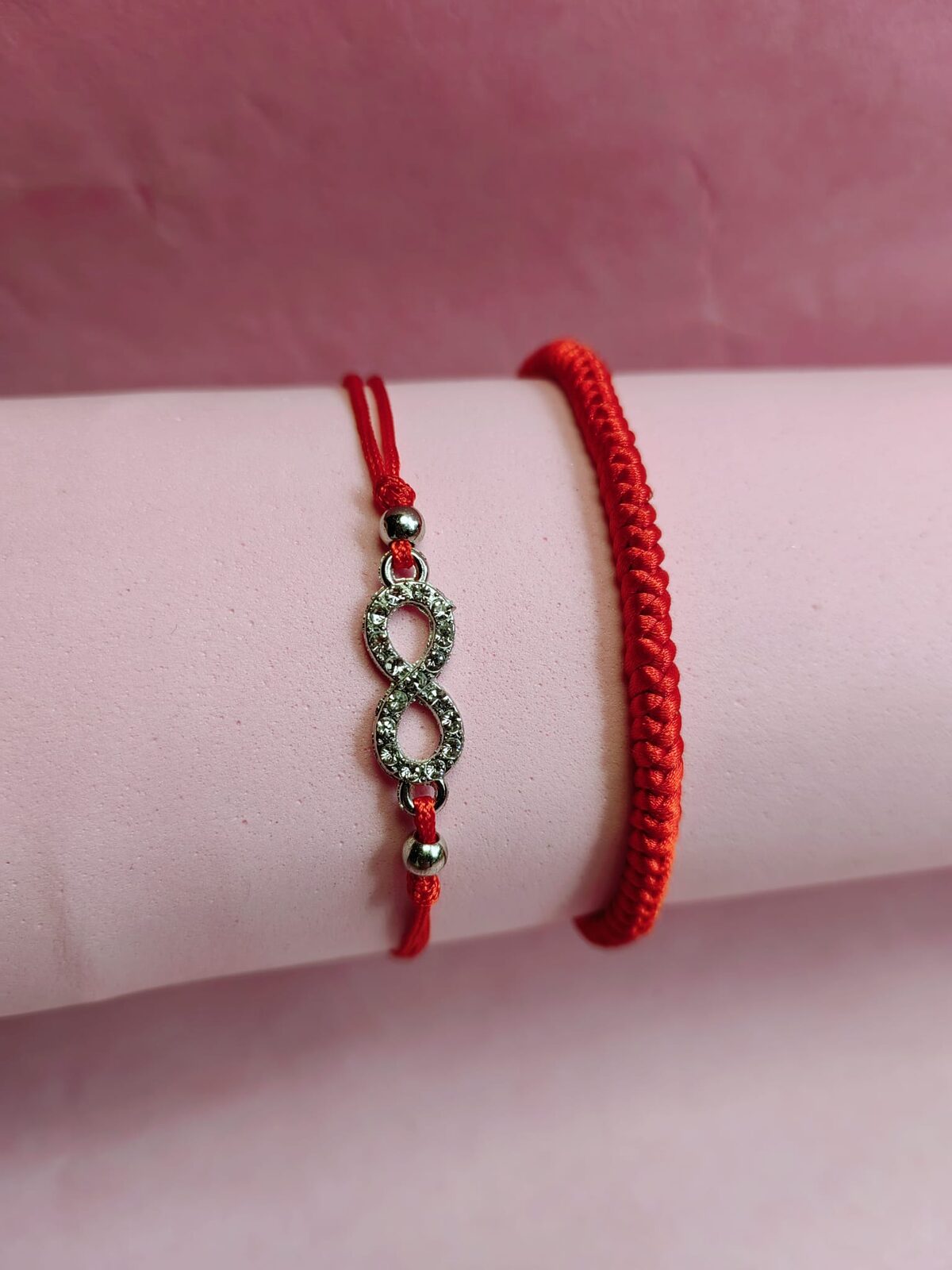 Set de Pulseras de Bijou Red Infinito — Hilo Rojo, Dije con Strass y Tejido Macramé