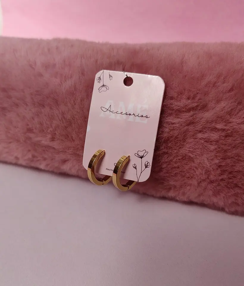 Argollas Acero Dorado Golden Sleek Huggies — Argollas Geométricas Lisas