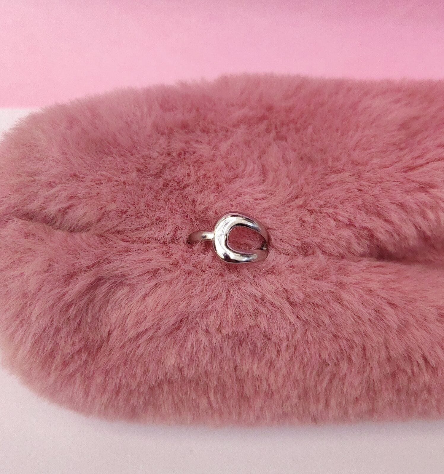 Anillo Tear Abstract — Anillo Regulable en Acero Quirúrgico con Silueta de Gota Calada