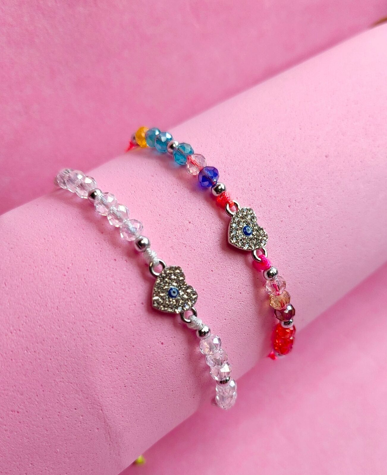Set de Pulseras de Bijou Pink Glow & Cream Heart — Hilo Tejido, Corazón Nacarado y Cristal Rosa