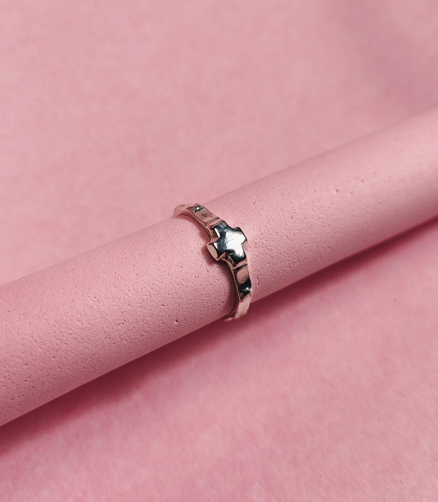 Anillo Cruz Minimalista Enchapado en Plata 925