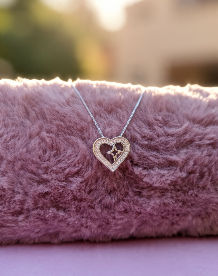 Collar Stellar Heart — Cadena Fina enchapada en Plata con Corazón y Estrella de Circones
