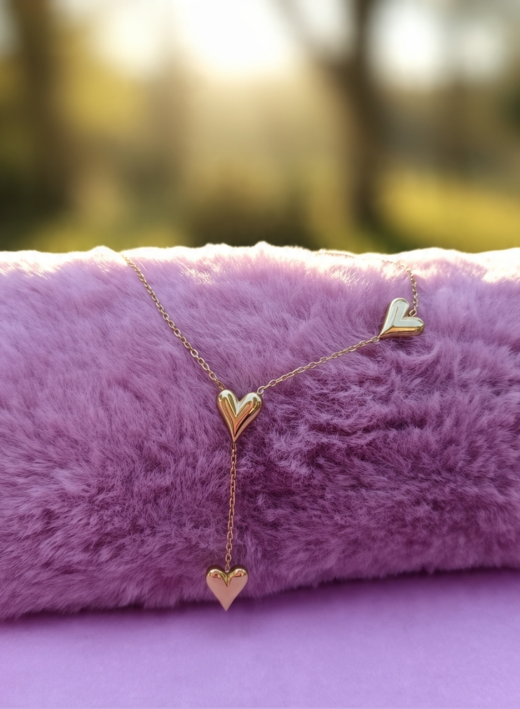Collar Golden Hearts Y-Necklace — Cadena en Acero Dorado con Corazones Inflados