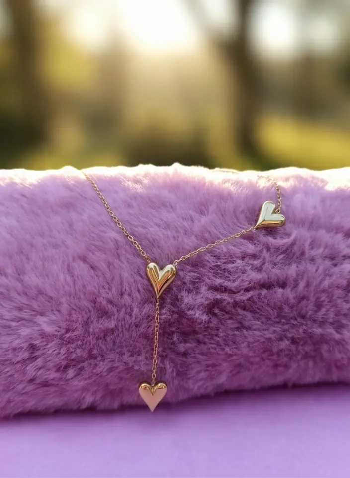 Collar Golden Hearts Y-Necklace — Cadena en Acero Dorado con Corazones Inflados