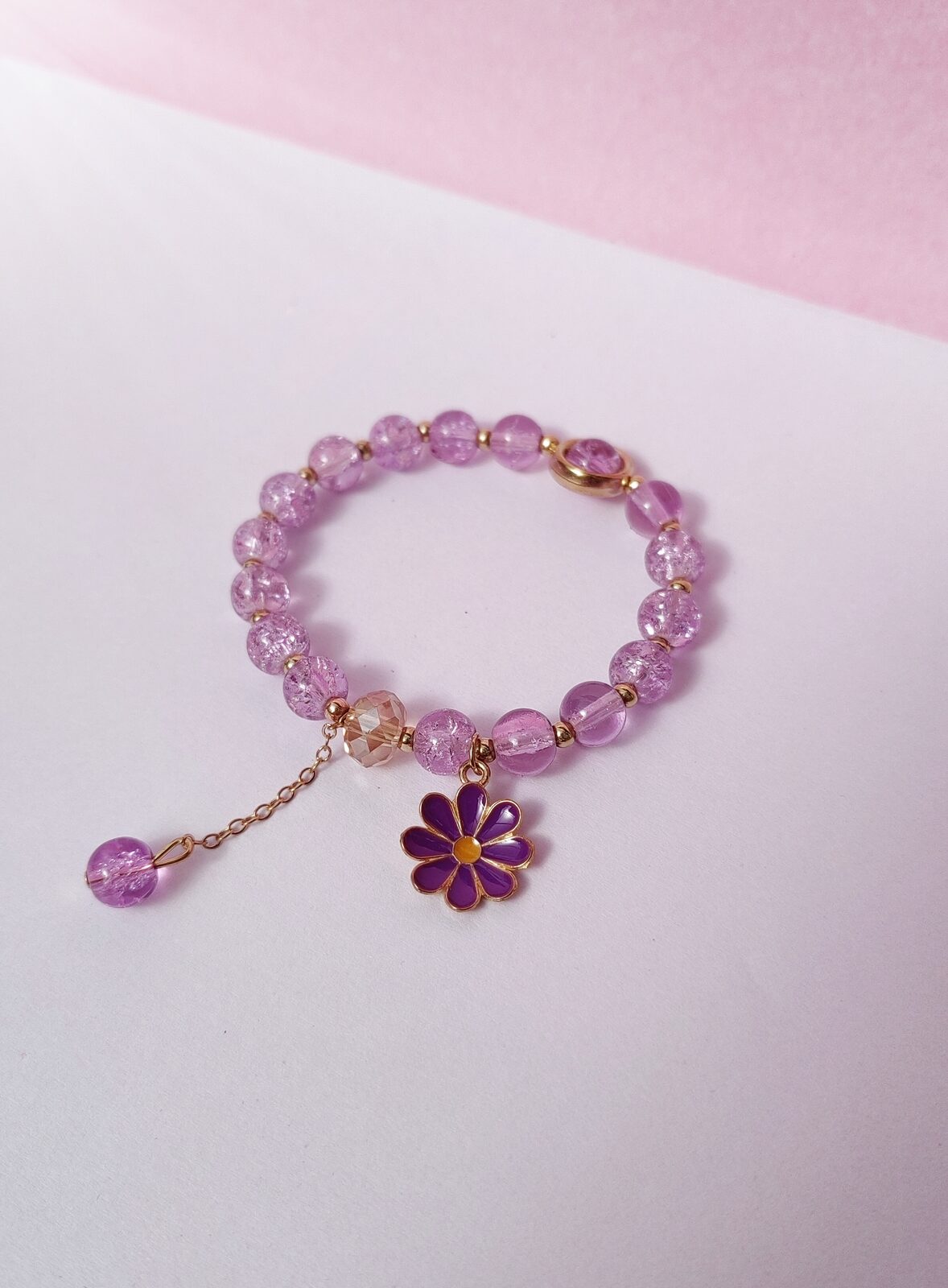 Pulsera Crystal Violet Daisy — Cuentas Craqueladas Púrpura & Dije Margarita