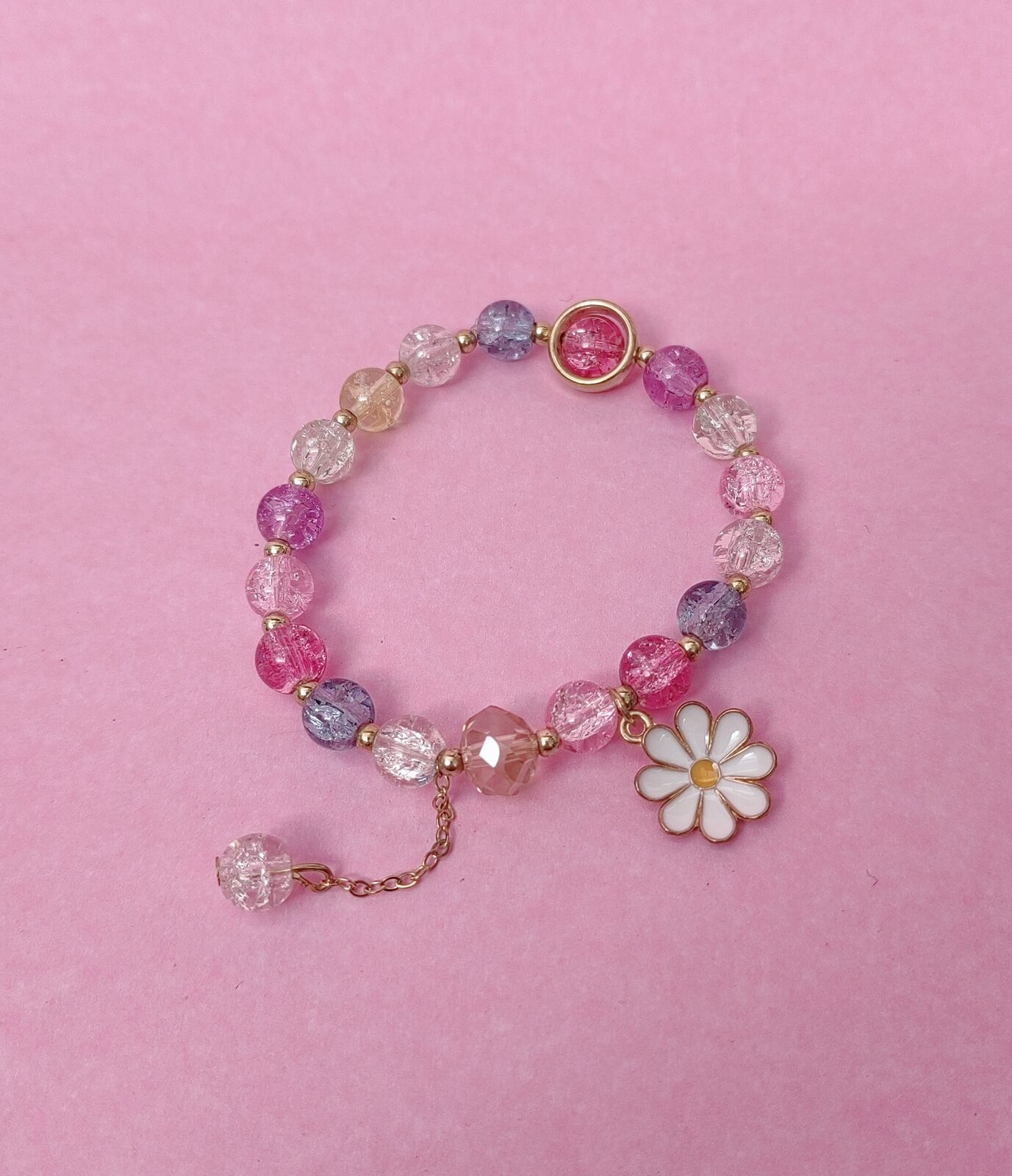 Pulsera Crystal Daisy — Cuentas Crackeladas Multicolor & Dije Margarita