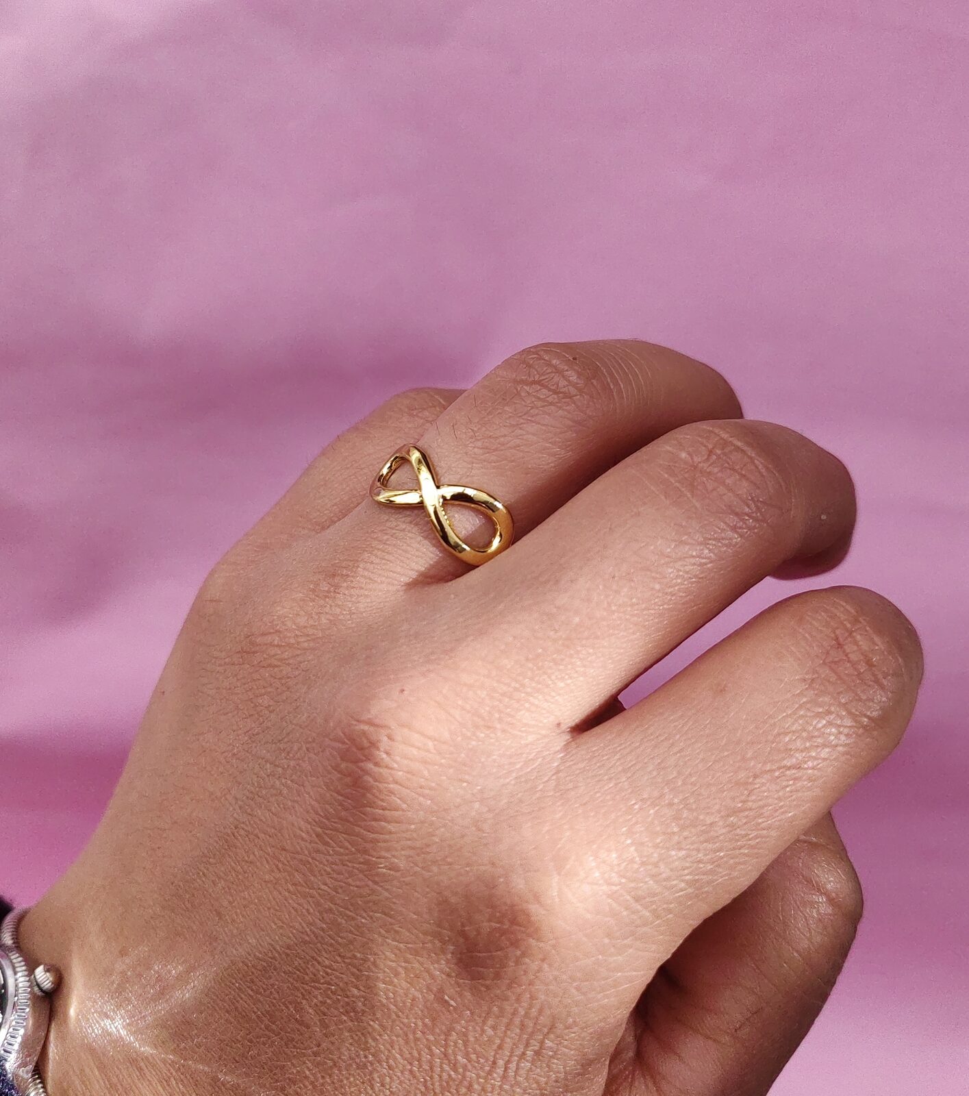 Anillo Golden Infinity — Anillo Regulable en Acero Dorado con Símbolo Infinito