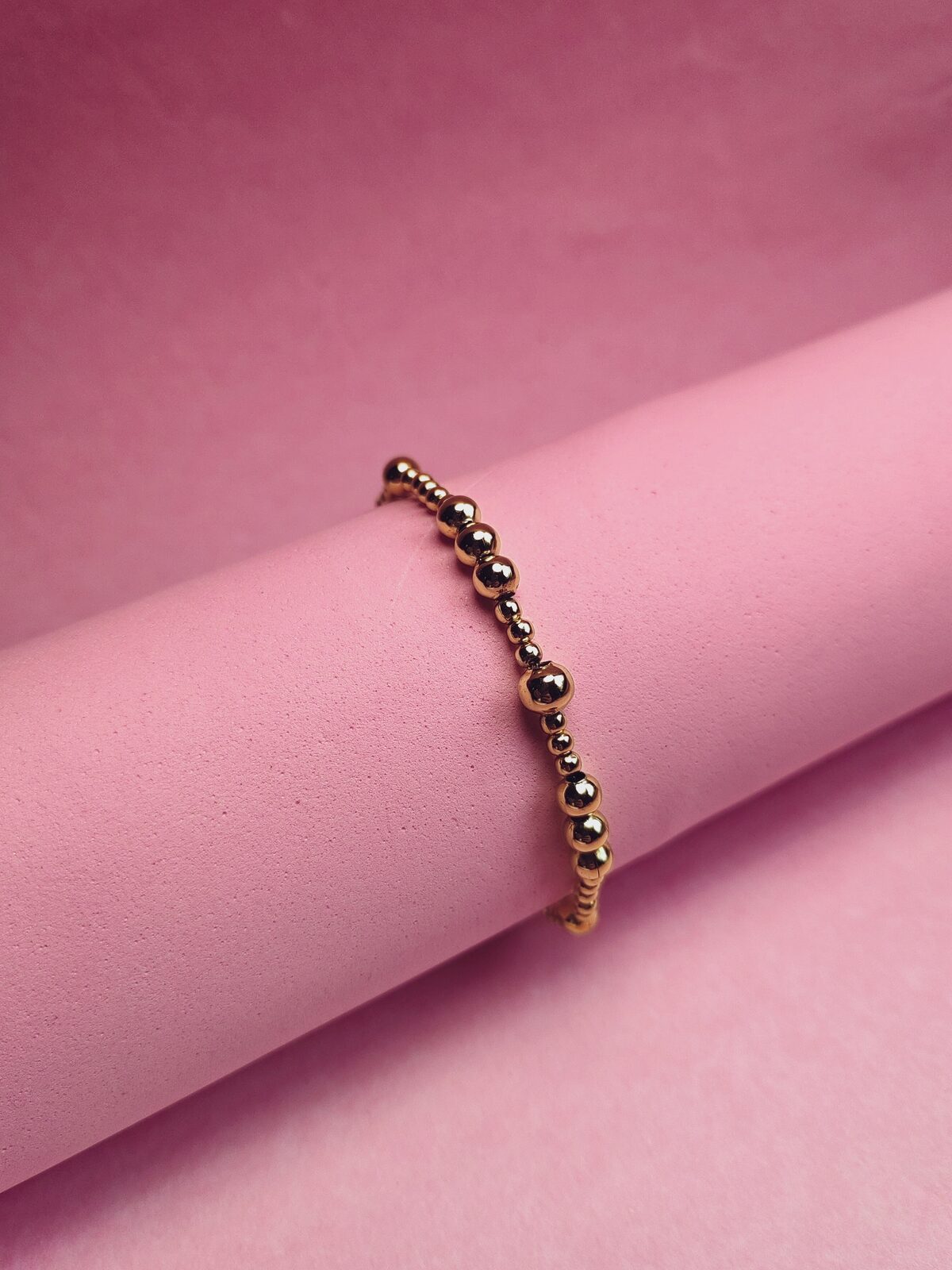 Pulsera de Acero Dorado de Bolitas Continuas y Graduadas