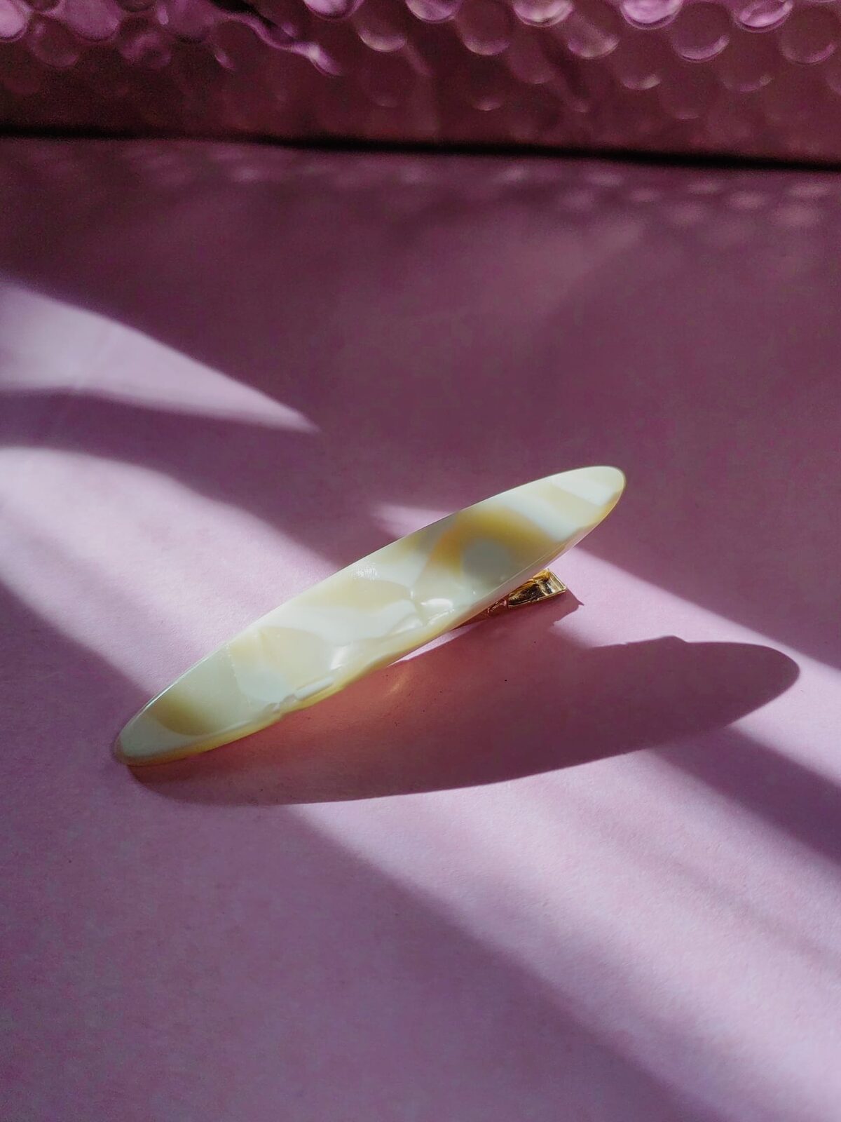 Hebilla Broche de Cabello Oval Soft Vanilla — Acetato Efecto Marmolado Nude & Crema