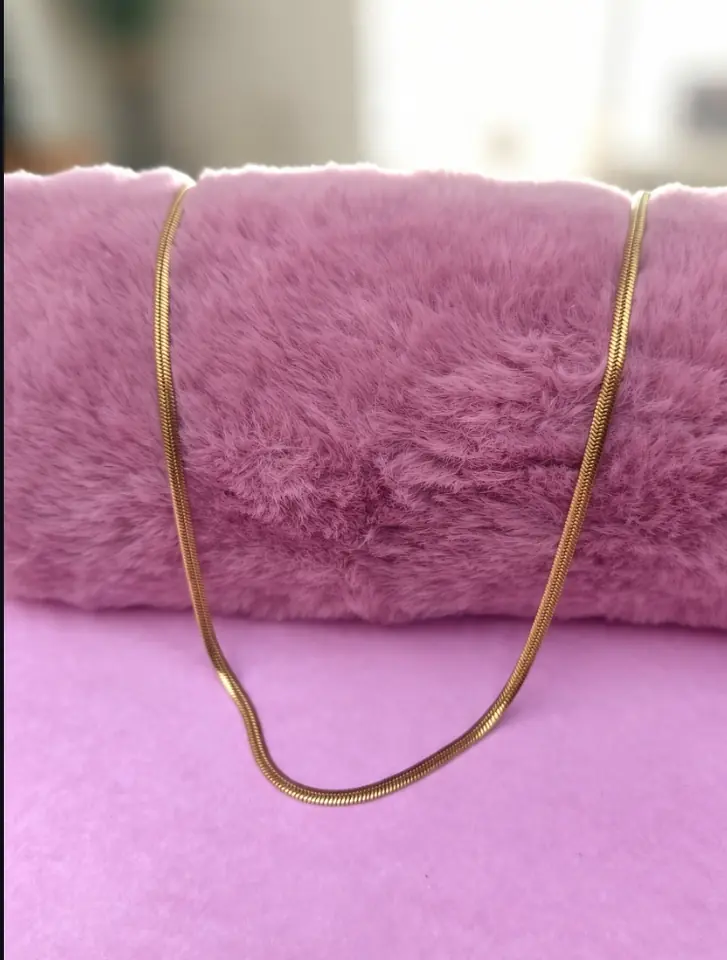 Collar Snake Chain Gold 45 cm — Cadena Plana en Acero Dorado