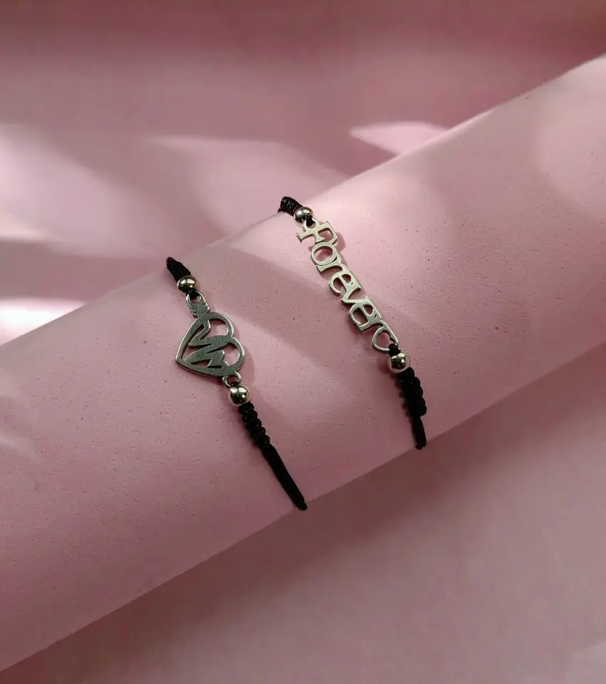 Set de Pulseras de Bijou Forever Love — Hilo Negro, Corazón Electrocardiograma y Palabra Forever