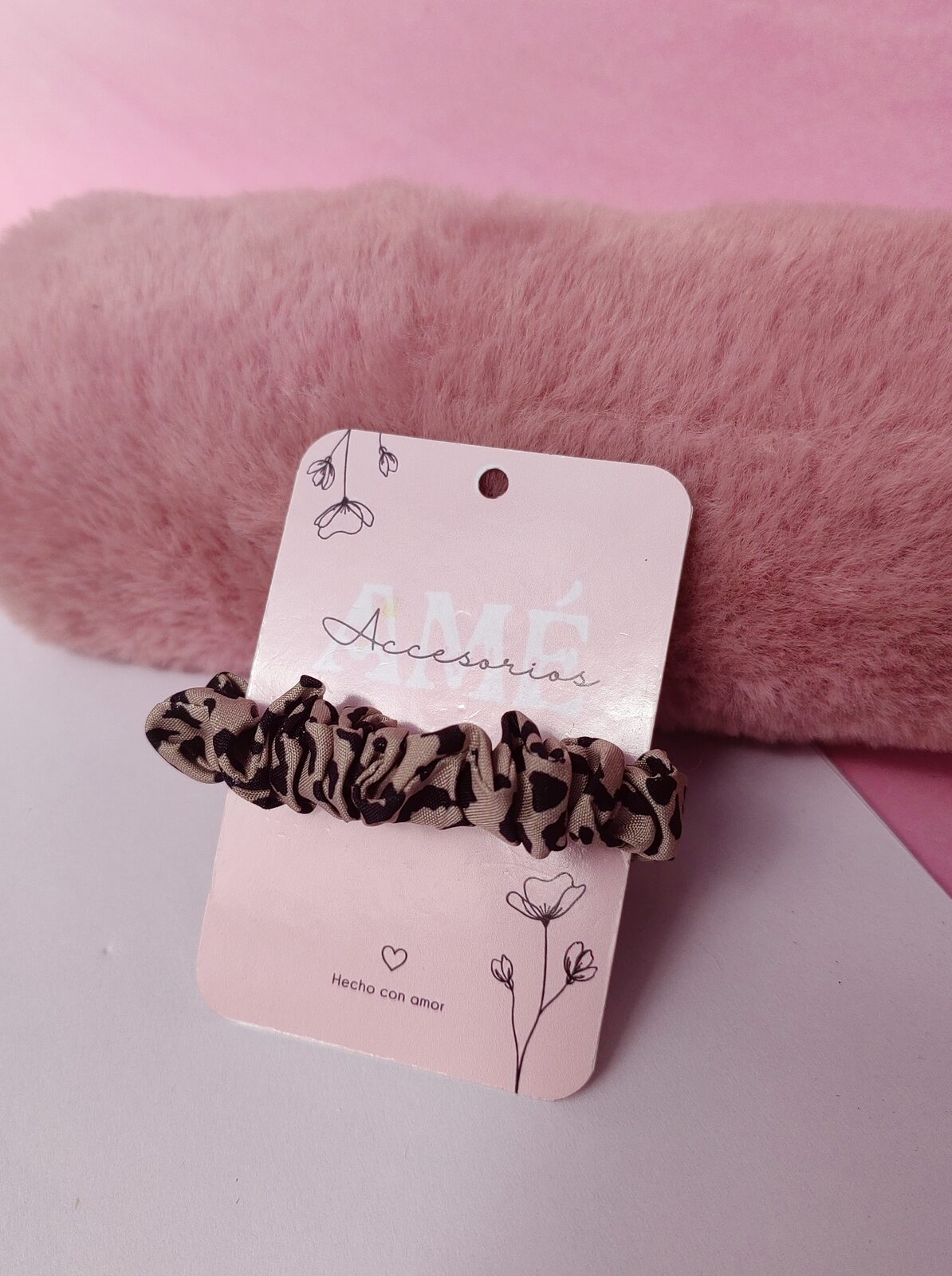 Scrunchie Mini Leopard Beige — Gomita de Cabello con Estampado Animal Print