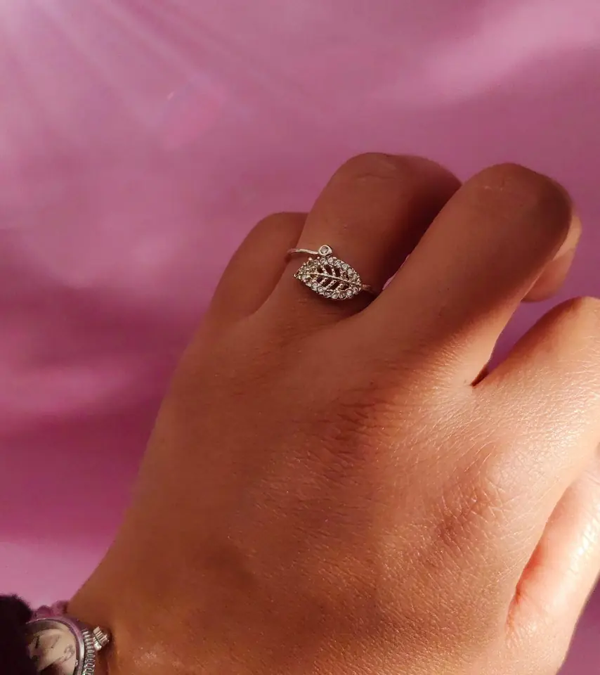 Anillo Silver Sparkle Leaf — Anillo Enchapado en Plata Hoja con Strass