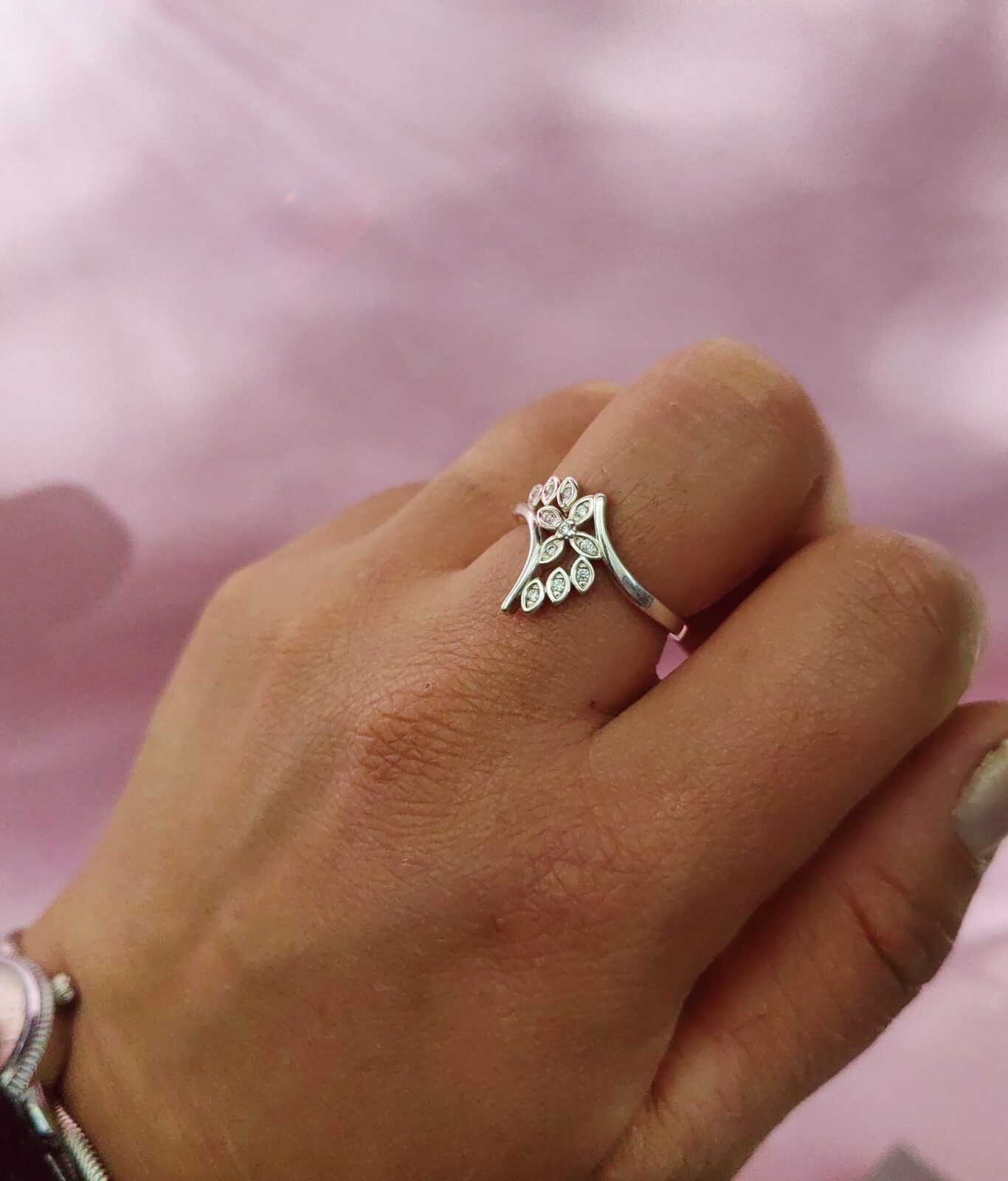 Anillo Silver Tiara Blossom — Anillo Enchapado en Plata Flor y Cristales