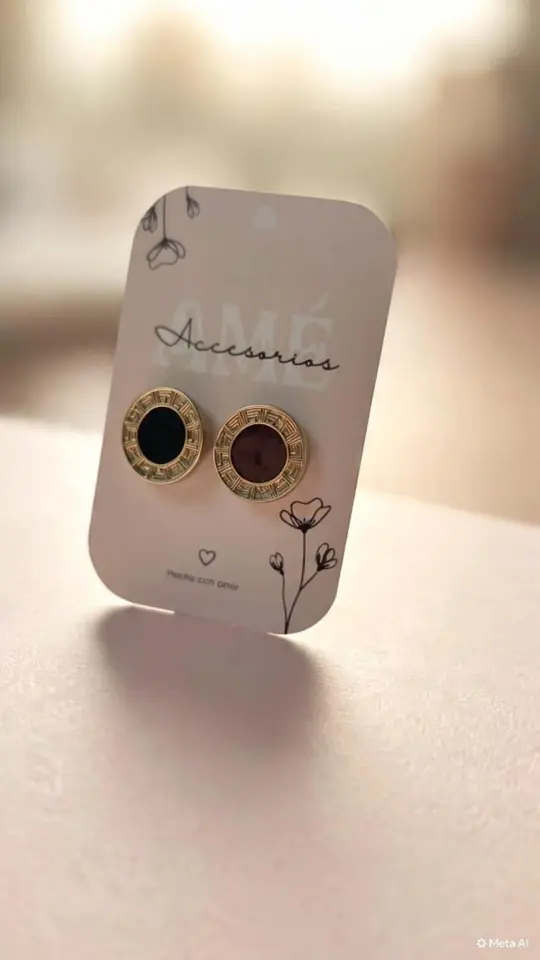 Aros Medallion Black & Silver